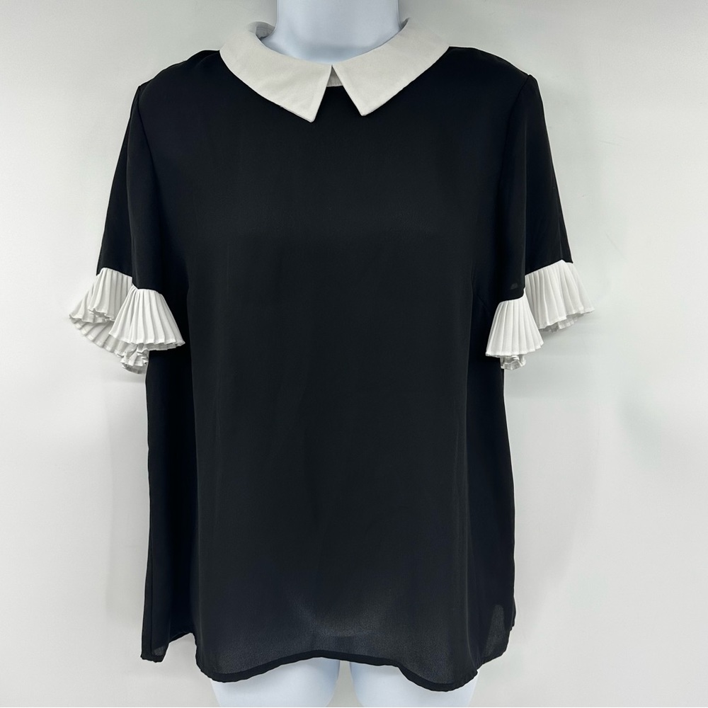 Cece Black Blouse with White Trim Size Medium
